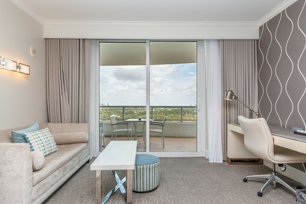 Фото Fontainebleau Miami Beach Private Luxury Suites