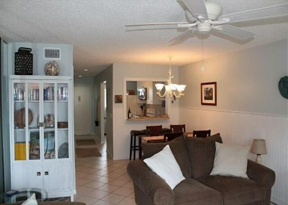 Фото Ocean View Condo, Steps To The Beach - Summerhouse 426