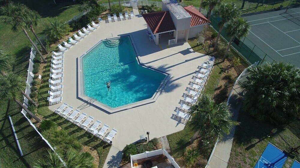 Фото Pet Friendly, 2 Bedroom, 2 Bath - Ocean Village Club P19