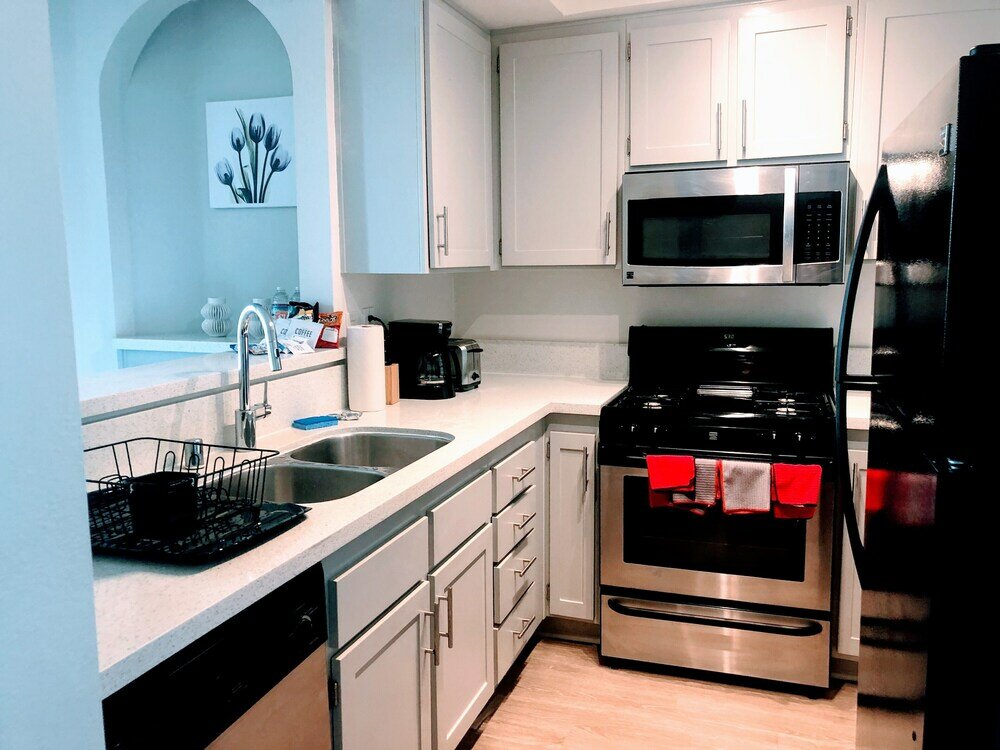 Фото Luxury Suites - Heart of Beverly Hills