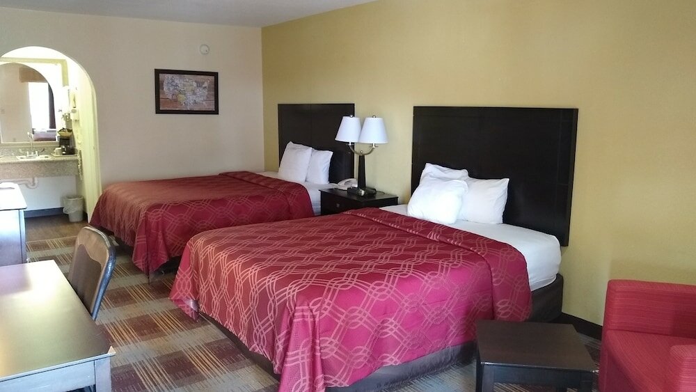 Фото Econo Lodge Inn & Suites West - Energy Corridor