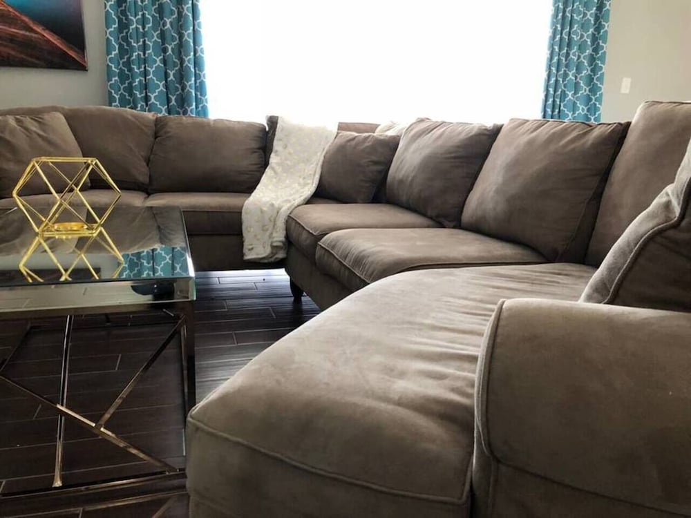 Фото Parsley · New! Luxury, Near Disney & Universal. Sleep 9