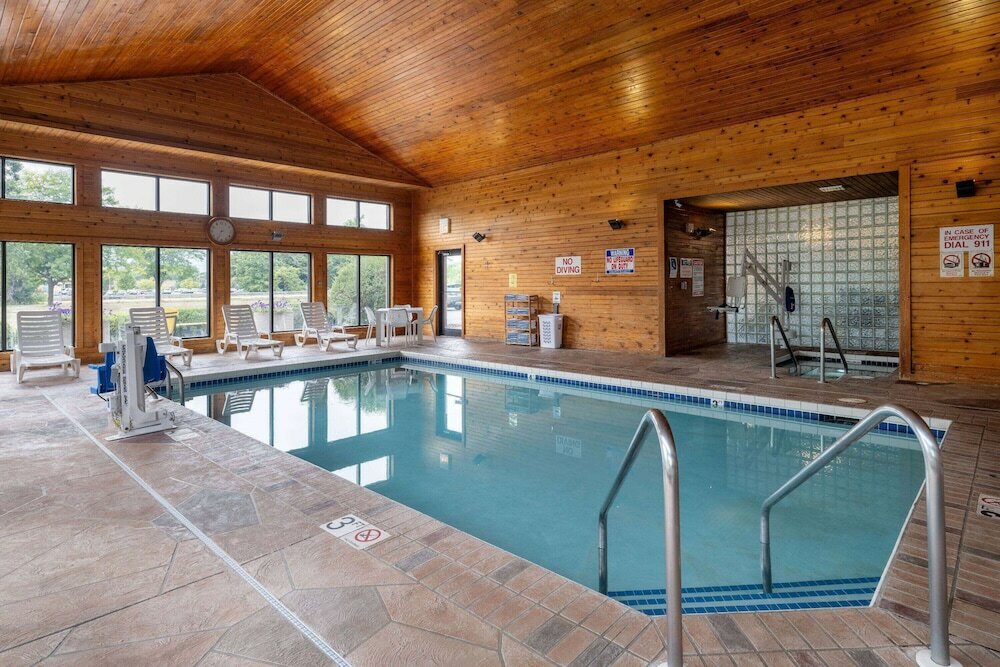 Фото Days Inn & Suites by Wyndham Madison