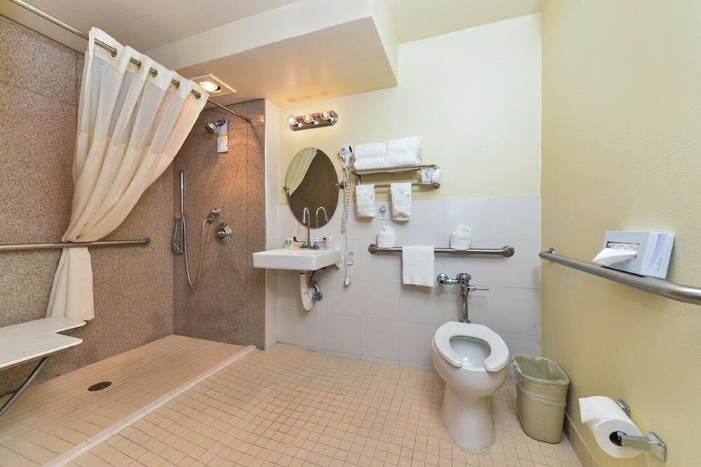 Фото Quality Inn & Suites Montebello - Los Angeles