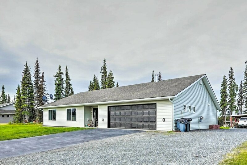 Гостиница Soldotna Home w Yard, Walk to Kenai River! в Солдотне
