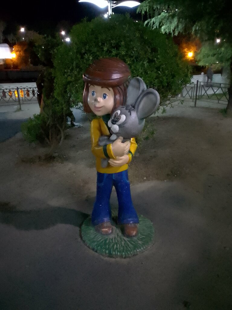 Genre sculpture Uncle Fyodor and the dog Sharik, Sochi, photo