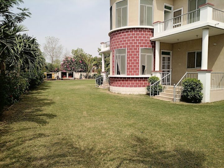 Intensive animal farming Azwa Farming, Karachi, photo