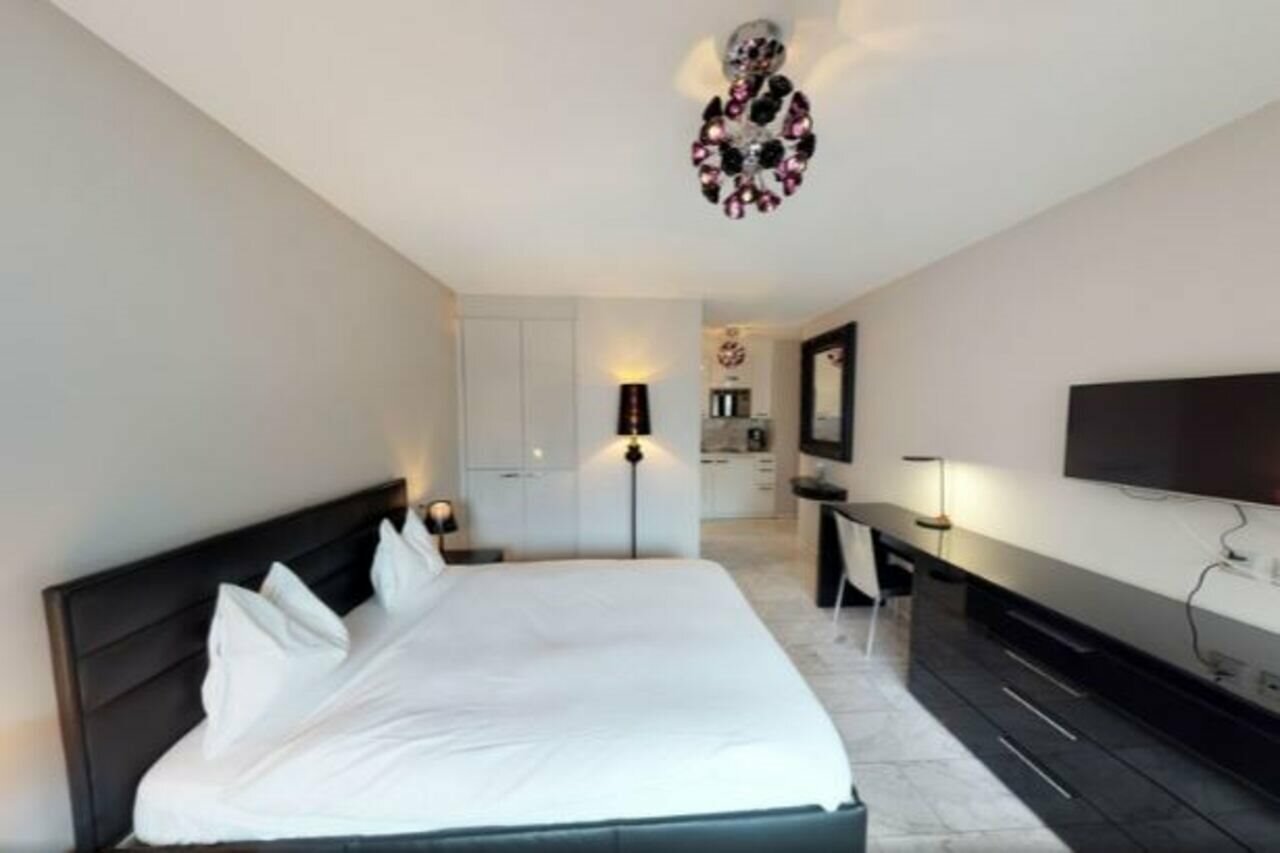 Фото отеля 2