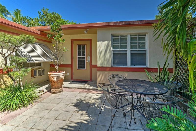 Фото Miami Beach HomeStay