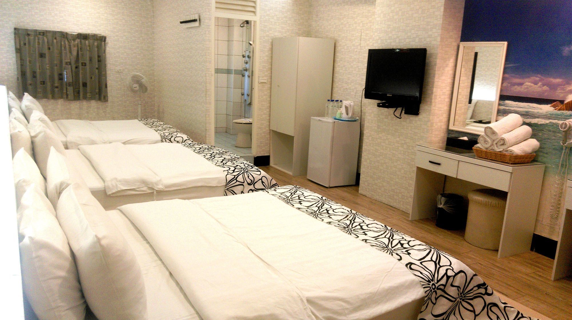 Фото HeYue Hotel