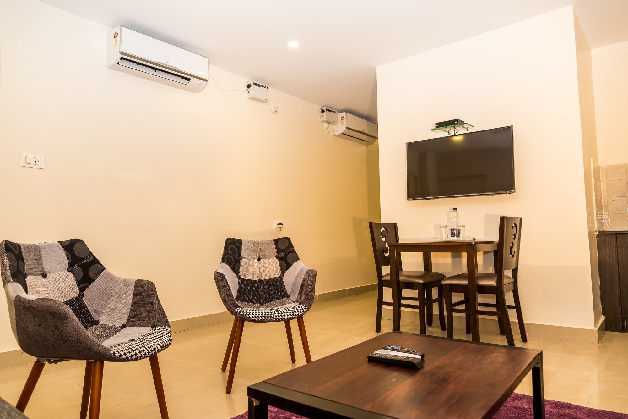 Фото Fabhotel Astra Suites Hsr Layout