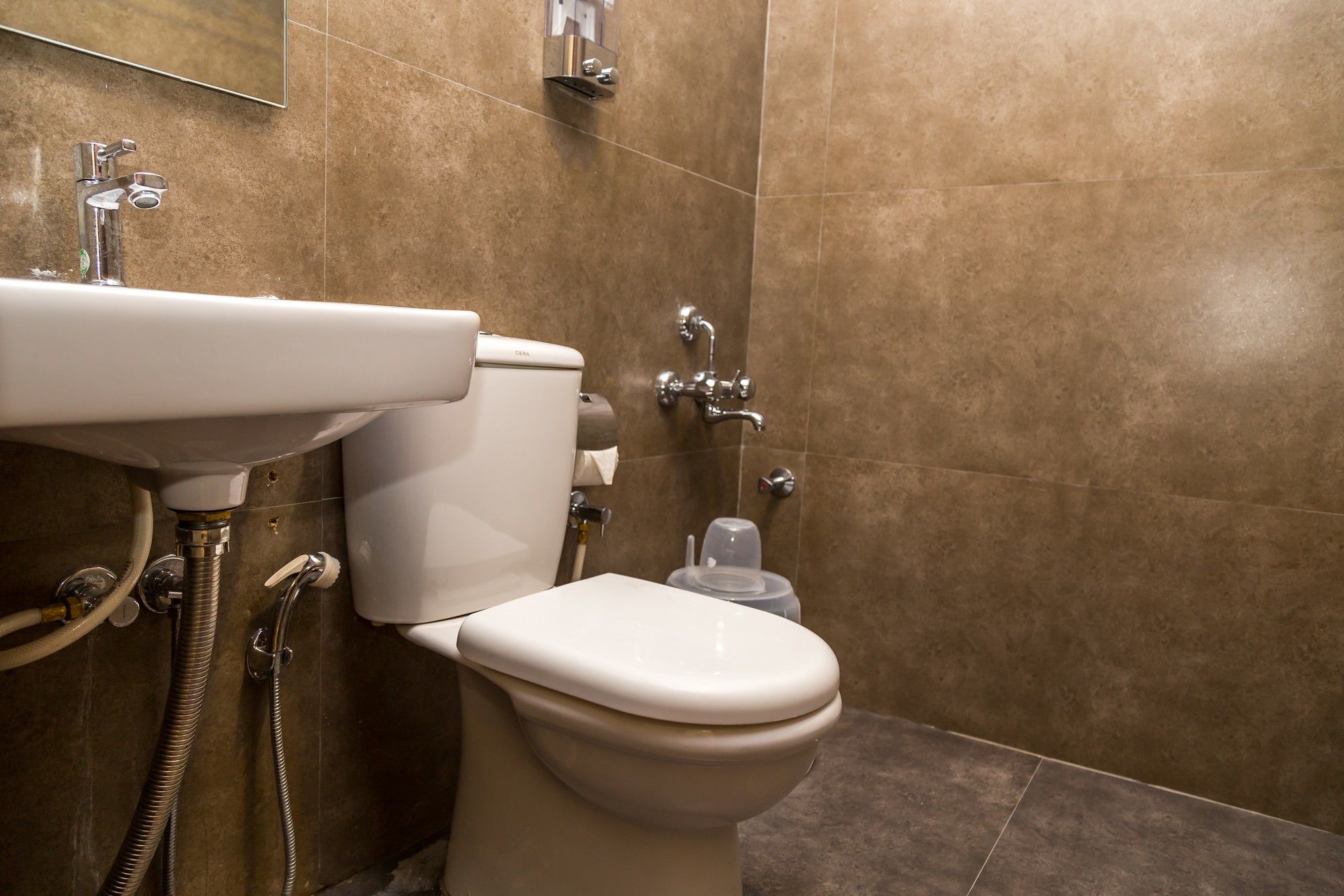 Фото Fabhotel Astra Suites Hsr Layout