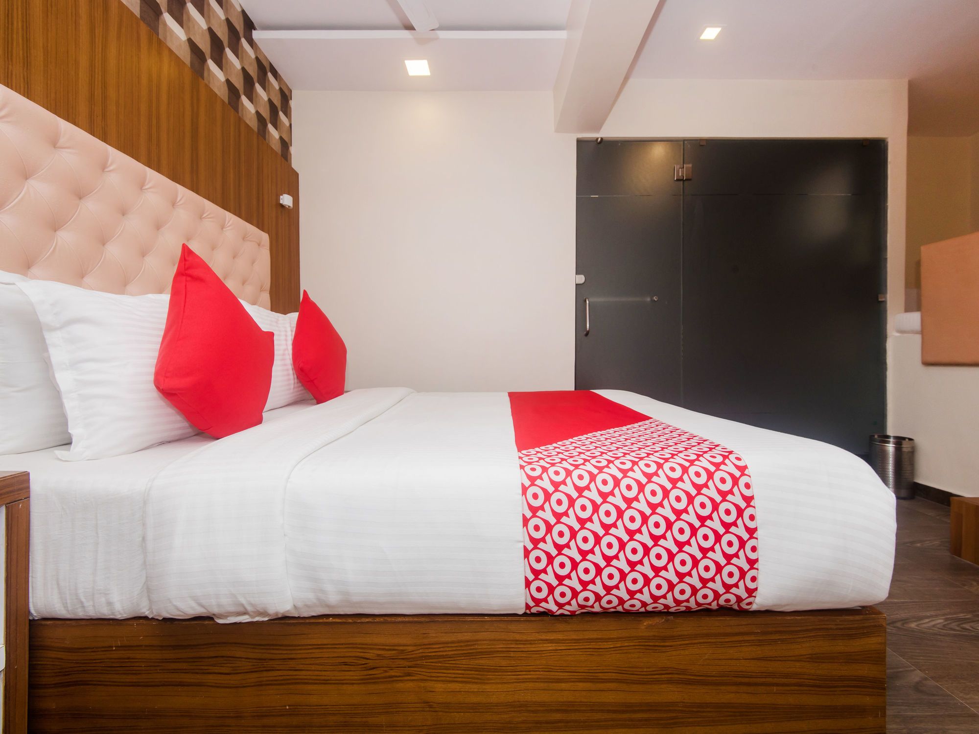 Фото Hotel Qubestay Airport