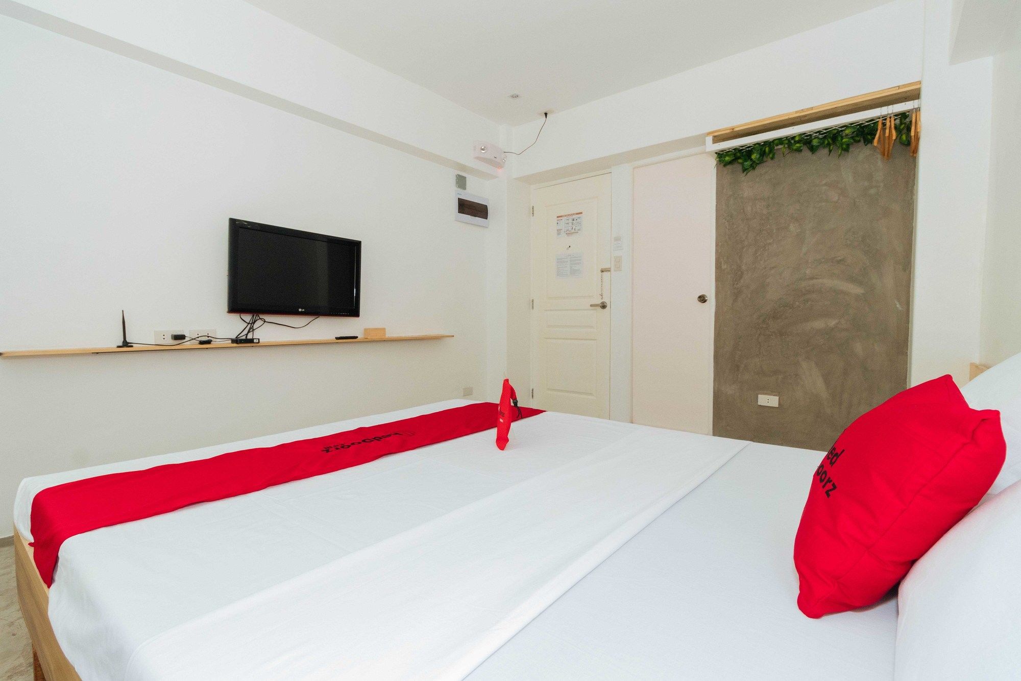 Фото RedDoorz Plus @ Boni Avenue Mandaluyong