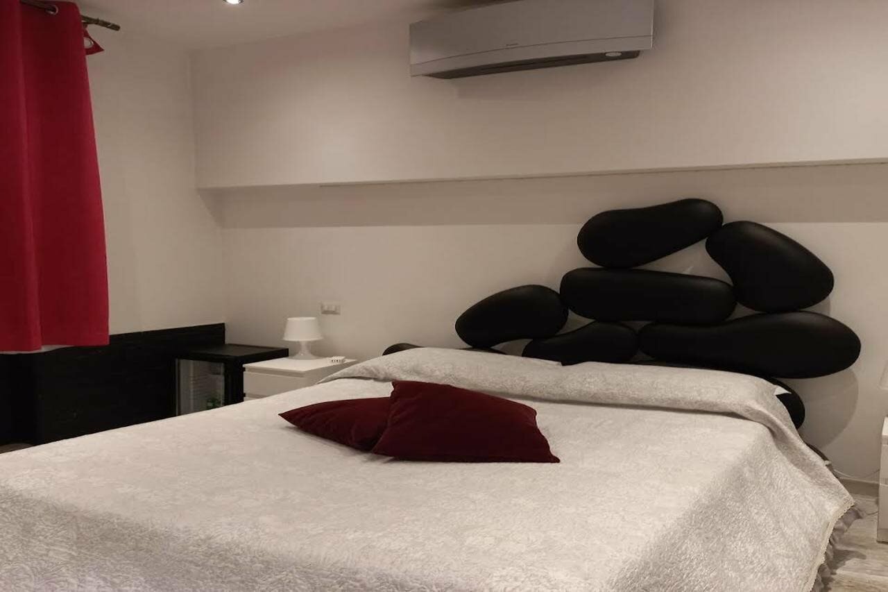 Фото Two Chic Guesthouse