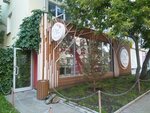 Dver V Leto (Mamina-Sibiryaka Street, 64) ، دورات ودروس الماجستير