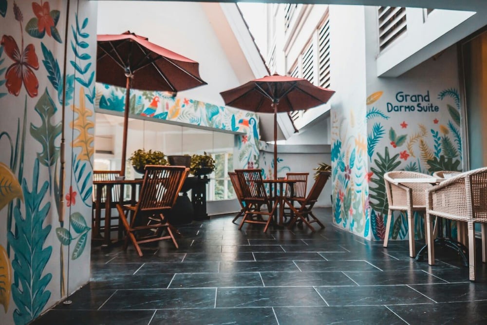 Фото Grand Darmo Suite Hotel