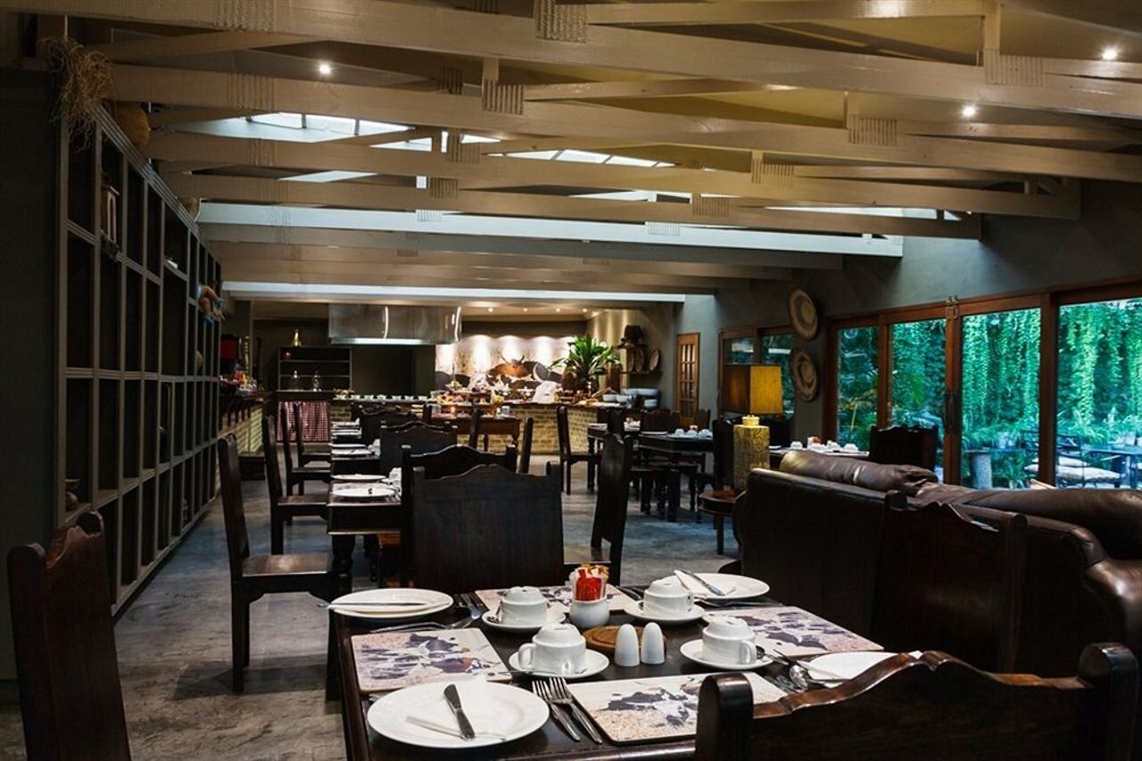 Фото Shangri-La Country Hotel