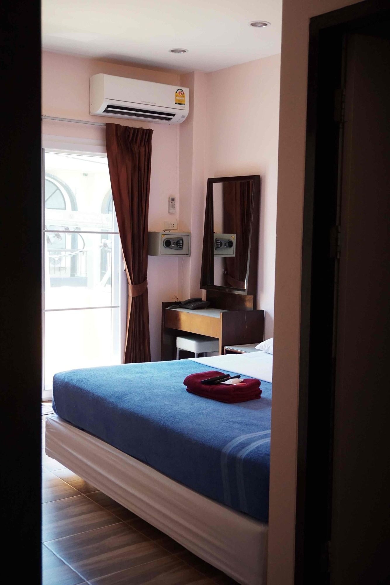 Фото Sureena Hotel