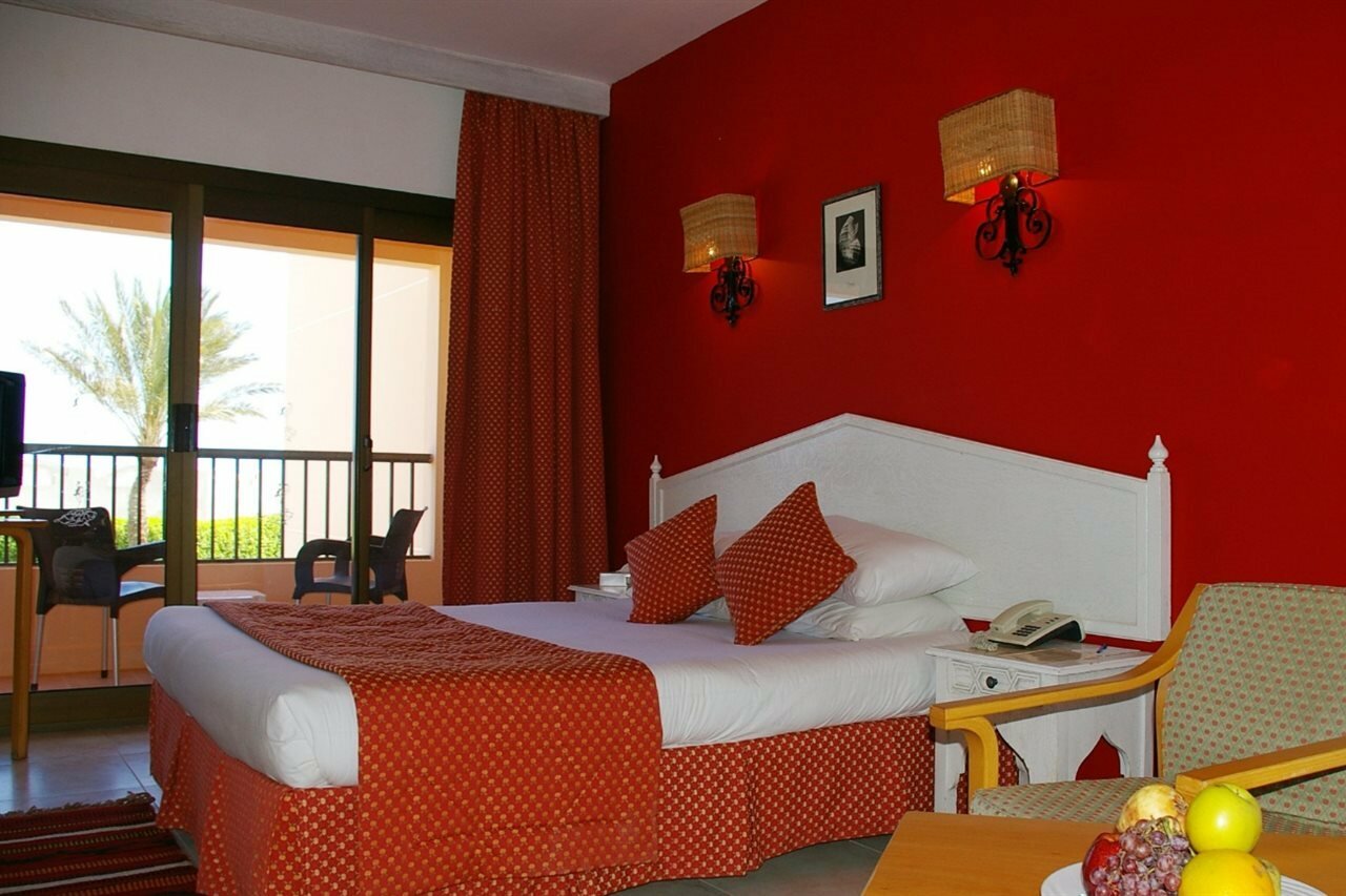 Фото Flamenco Beach and Resort