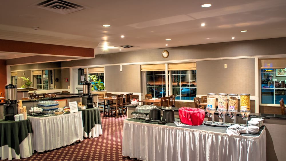 Фото Ramada by Wyndham Trenton