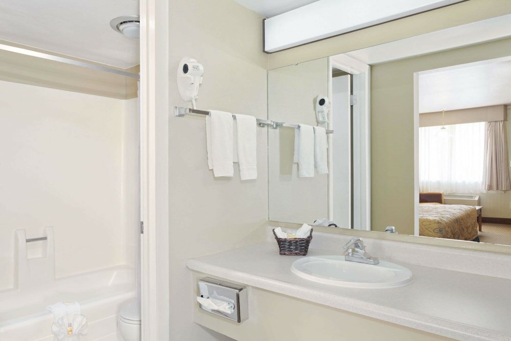 Фото Days Inn by Wyndham Provo