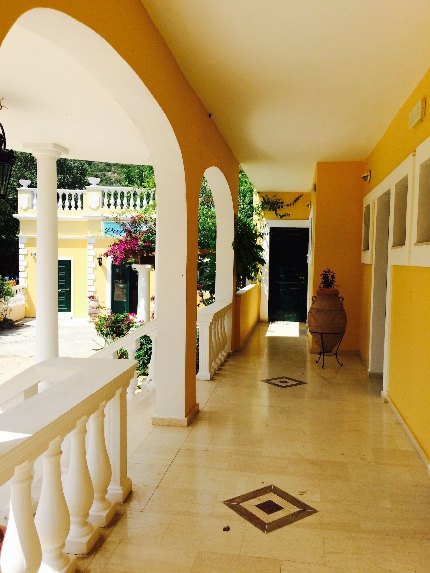 Фото Avra Paradise Aparthotel