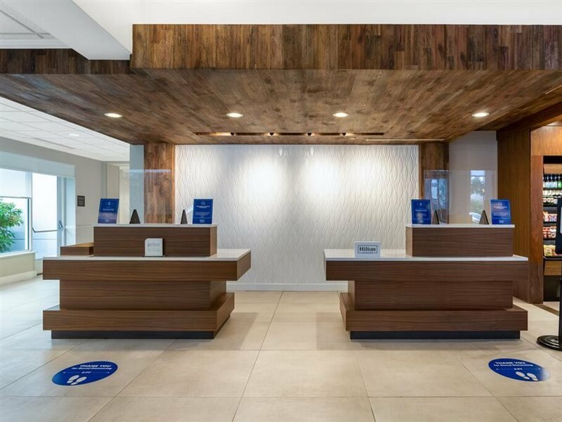 Фото Hilton Garden Inn Islip/MacArthur Airport