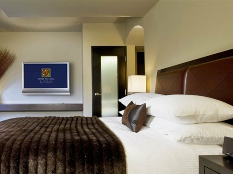 Фото Valencia Riverwalk