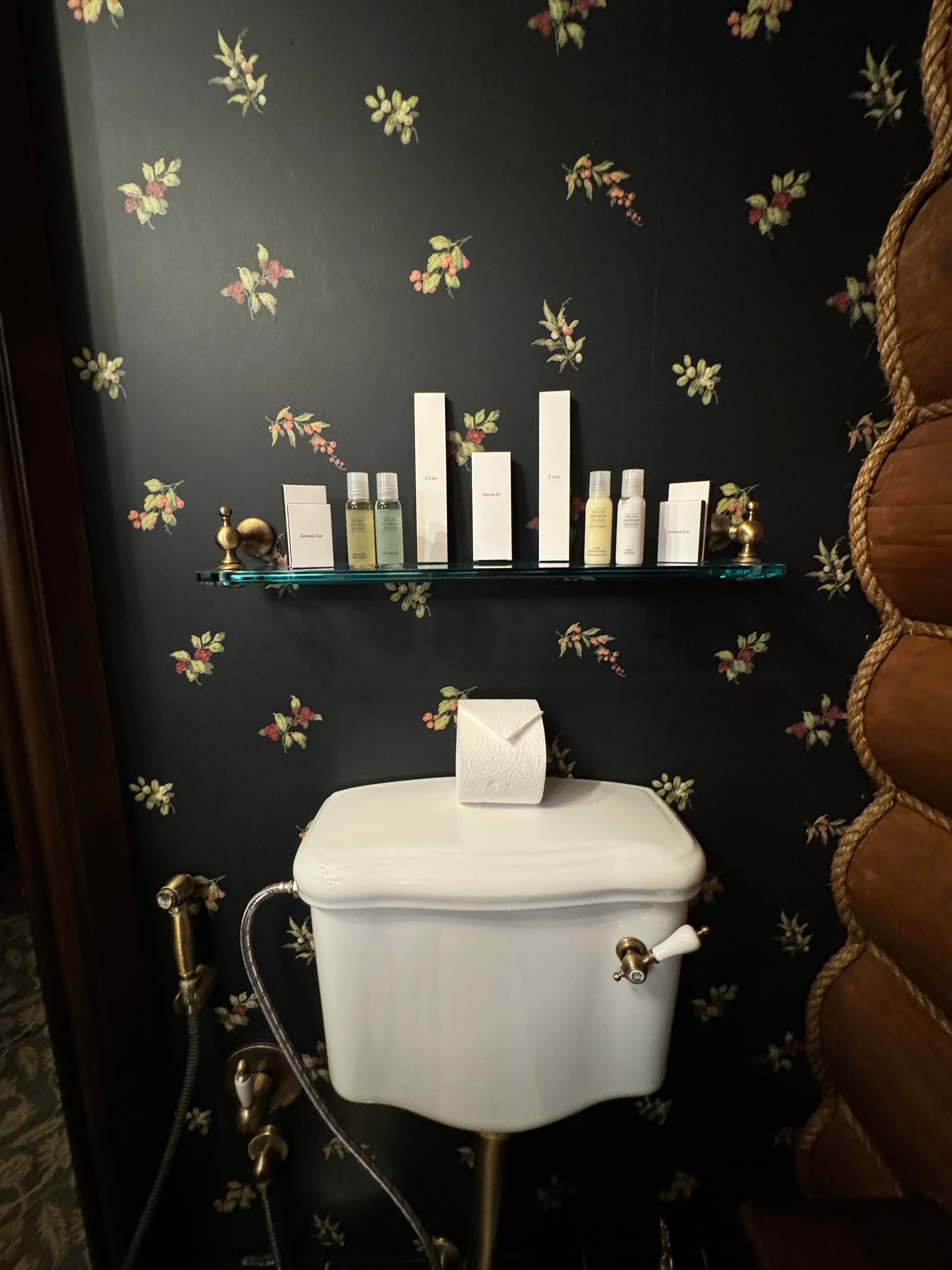 Фото Brooch Boutique Hotel