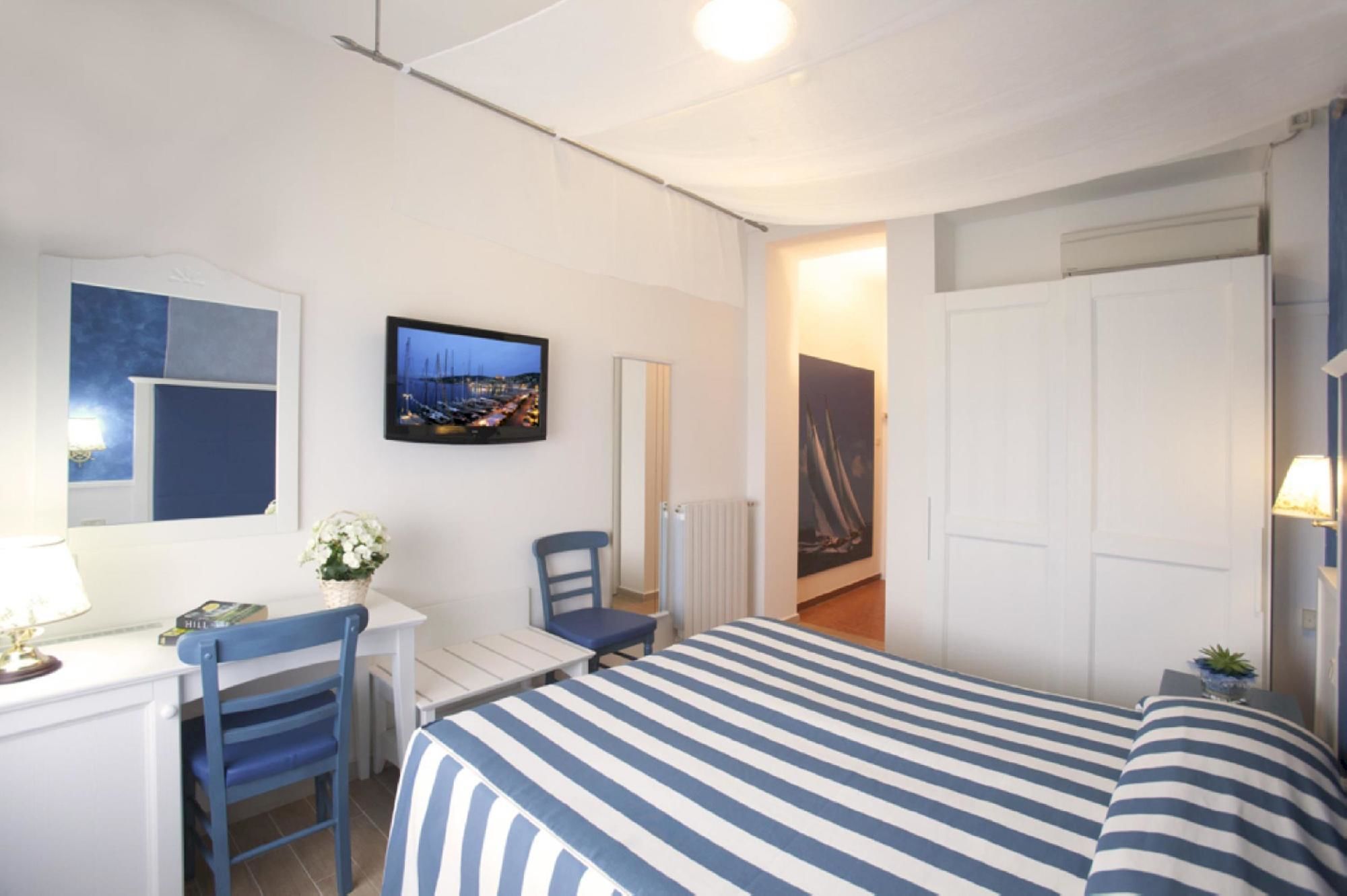 Фото Hotel La Caletta