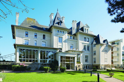 Внешний вид отеля Hôtel Vacances Bleues Villa Caroline в Ла-Боль-Эскублаке, фото 1