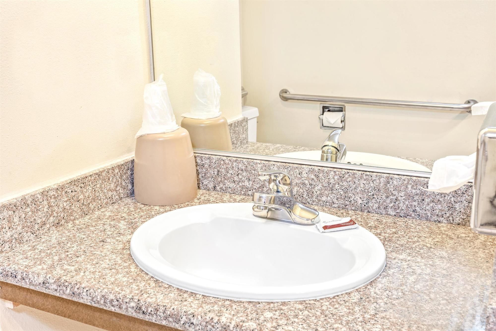 Фото Vantage Point Inn Woodland Hills