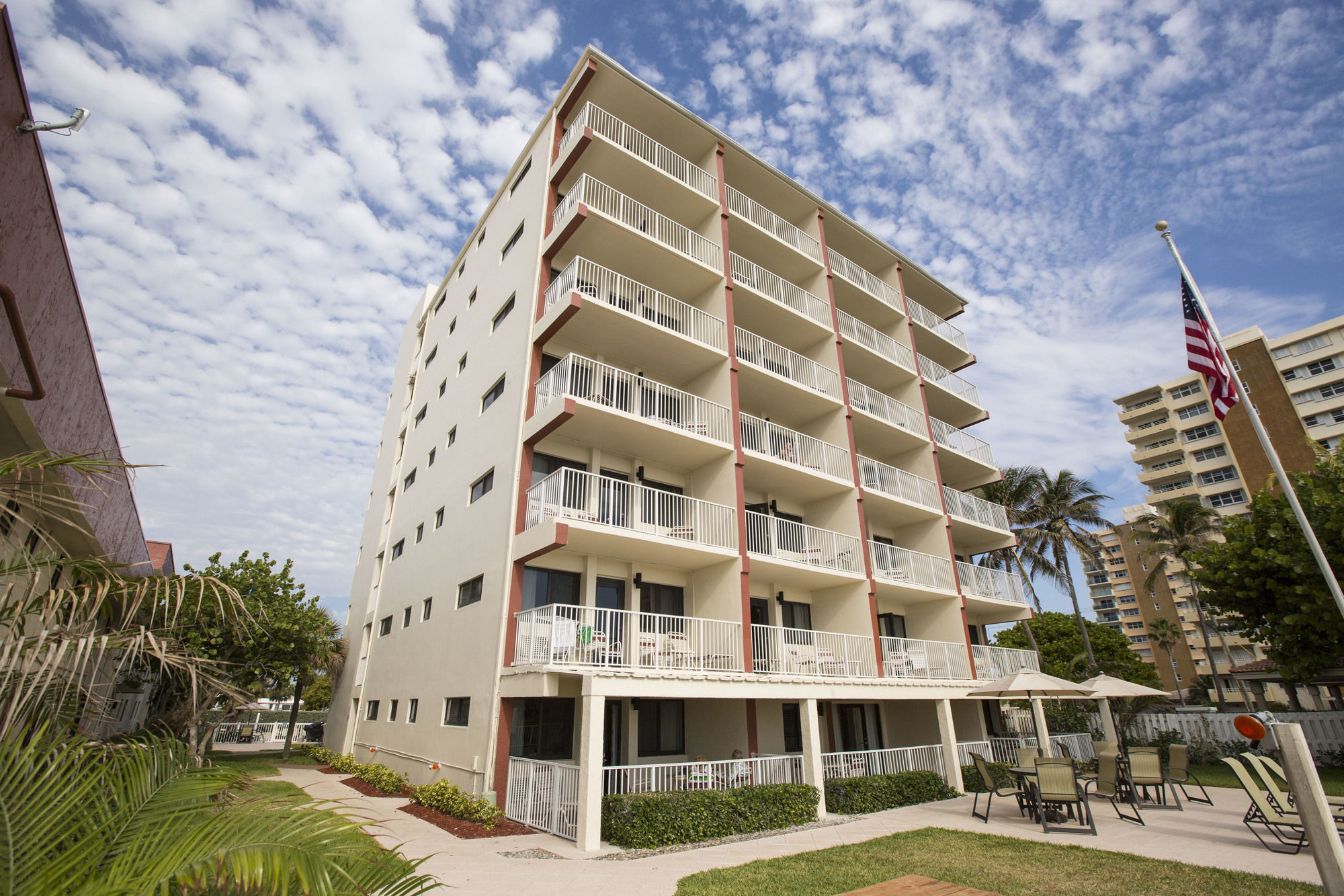 Фото La Costa Beach Club by Capital Vacations