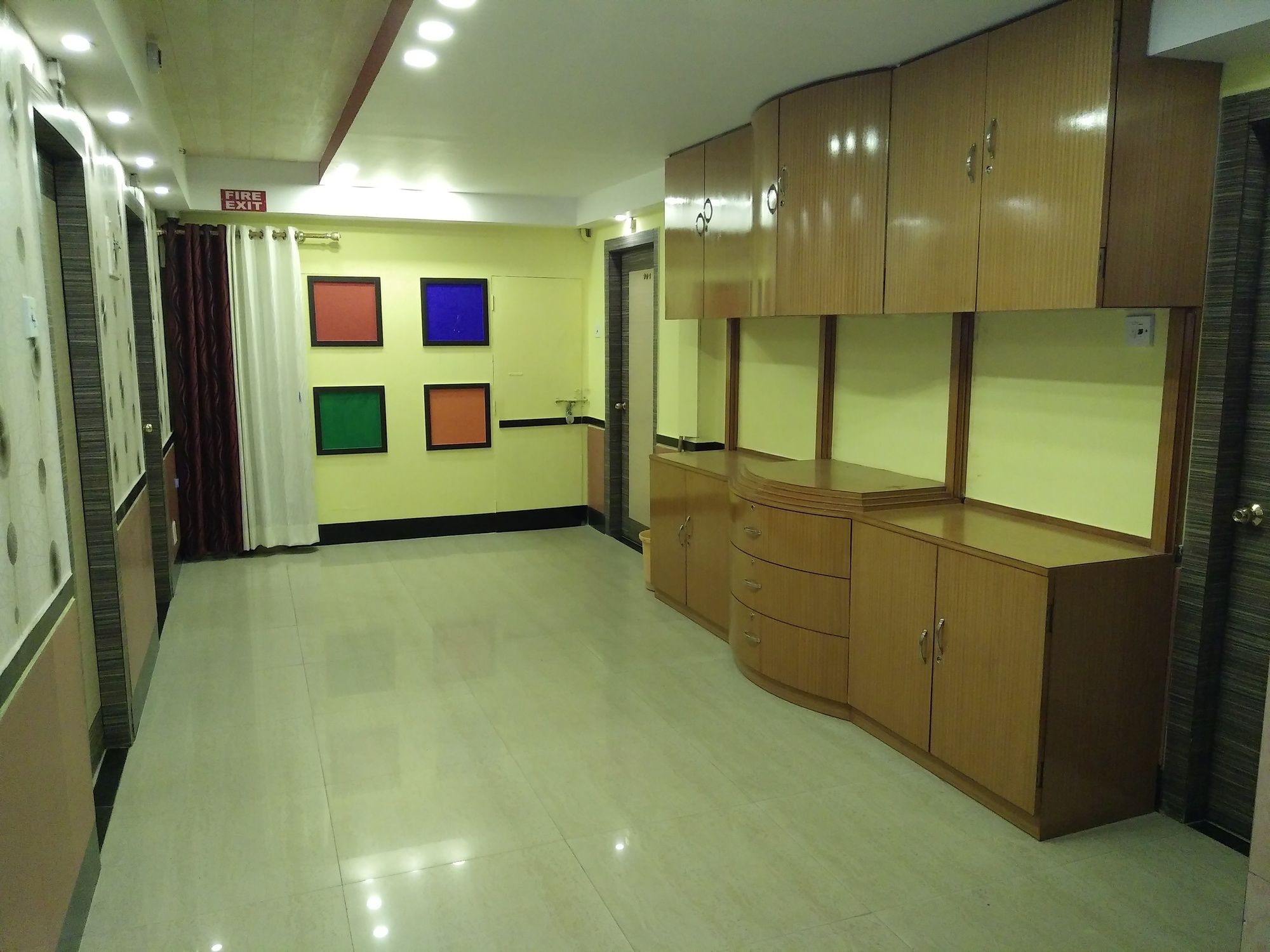 Фото Отель Executive Tower