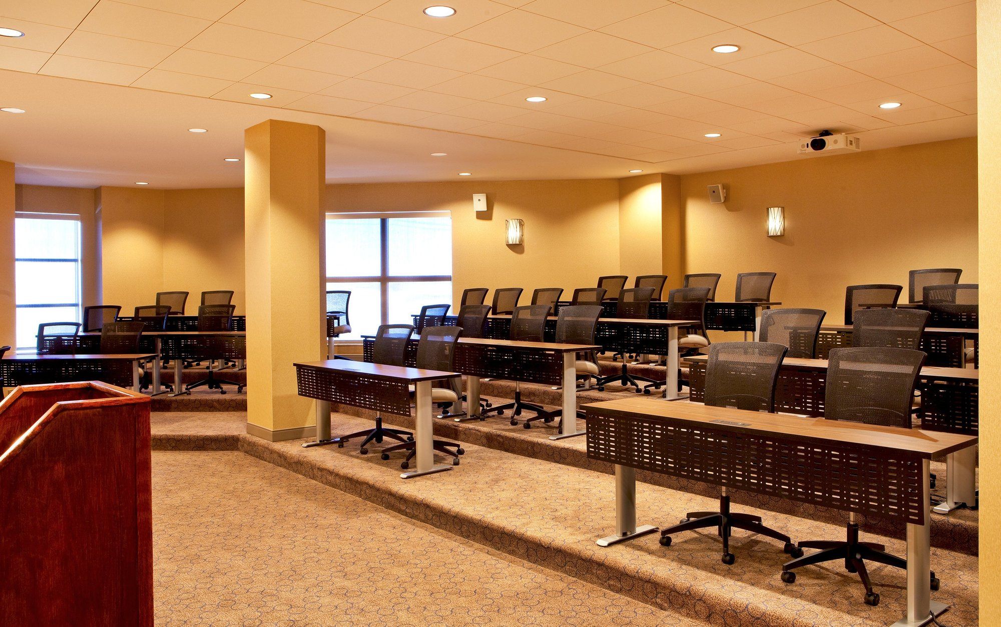 Фото Sheraton Portsmouth Harborside Hotel