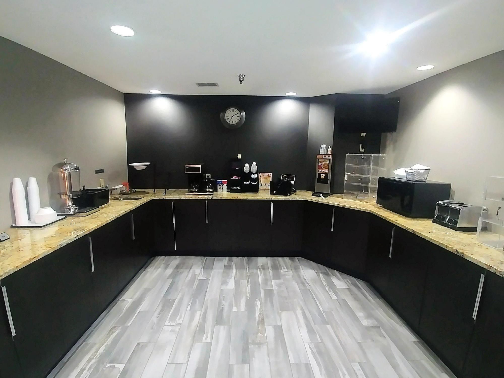 Фото Quality Inn Lees Summit - Kansas City