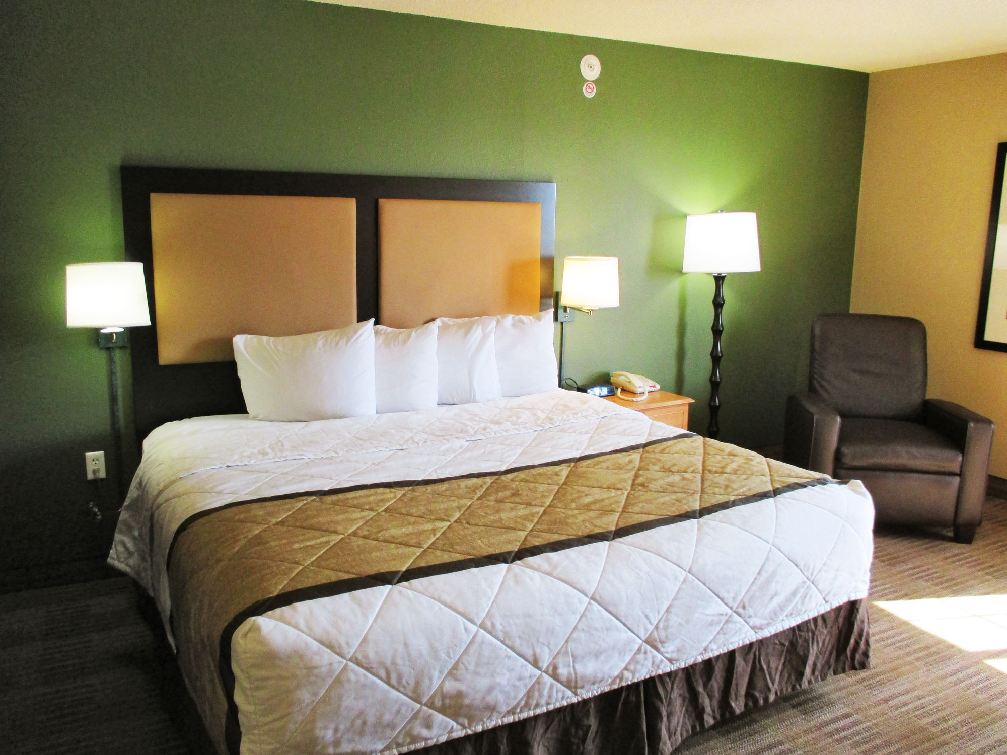 Фото Extended Stay America Suites Kansas City Country Club Plaza