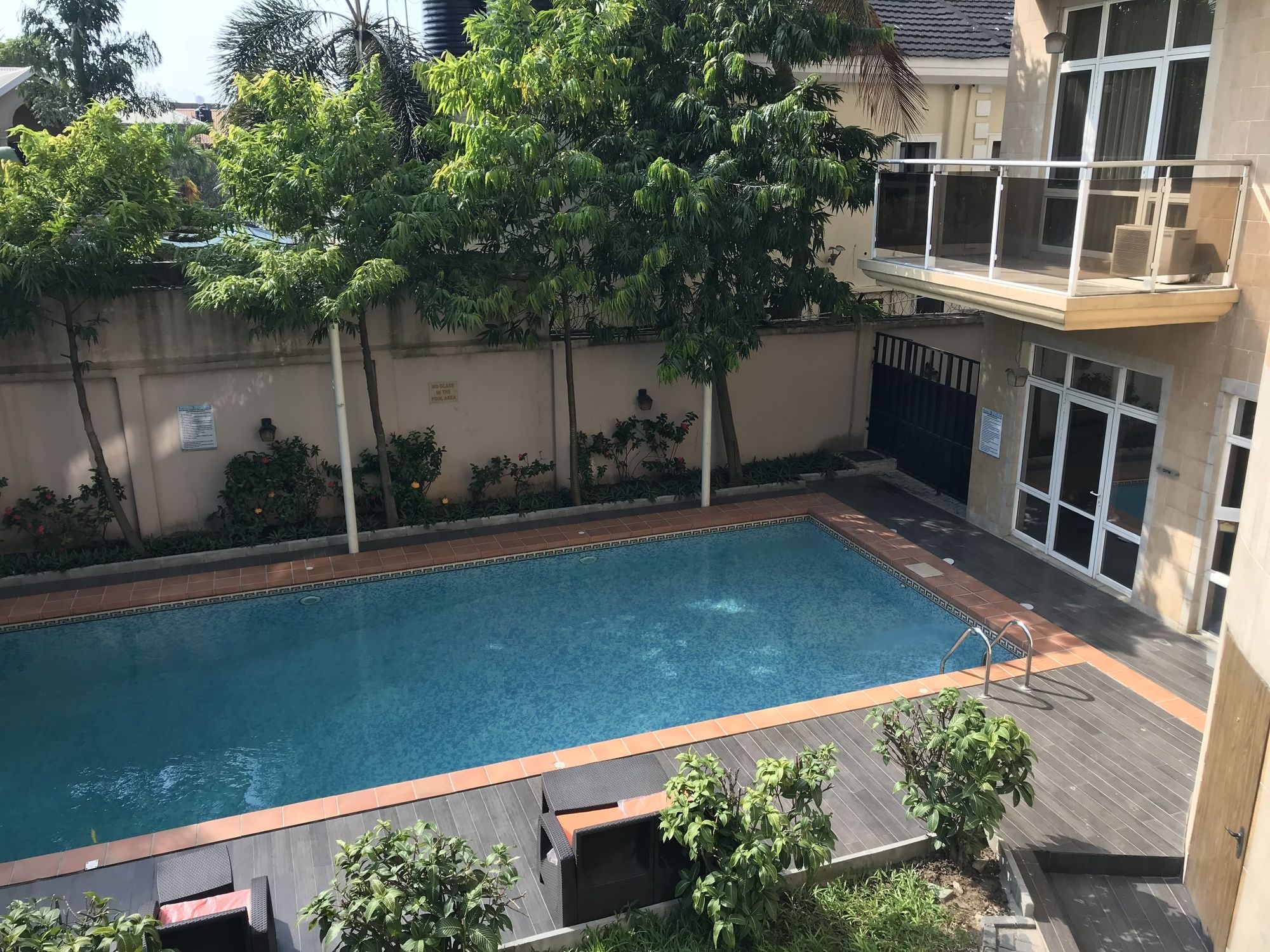 Фото Helena Court Apartments