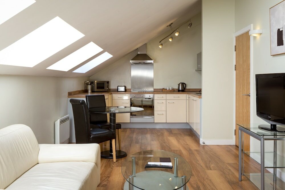 Фото Roomzzz Leeds City West