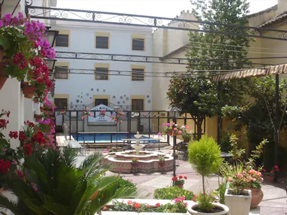 Фото Averroes Hotel