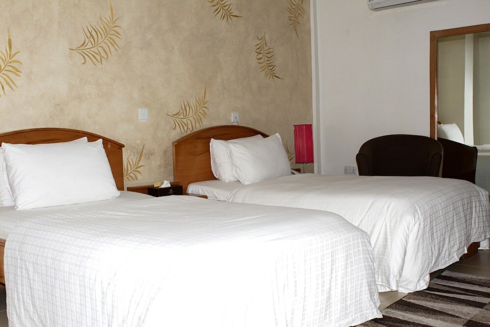 Фото Airport West Hotel