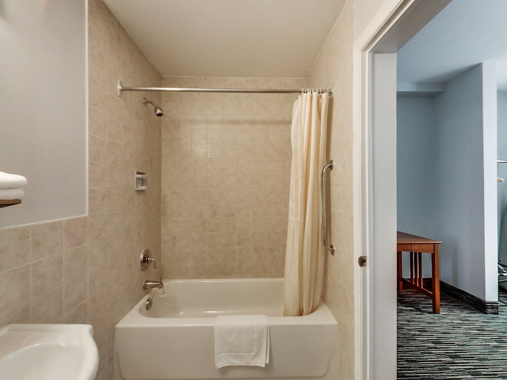 Фото Isabella Hotel and Suites