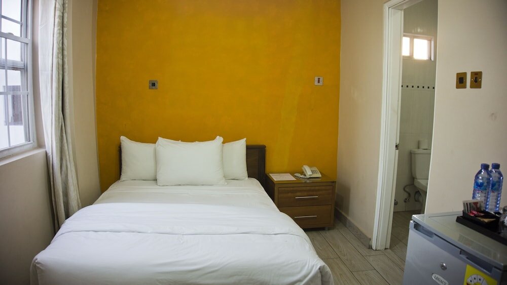 Фото Tropical Enclave Hotel