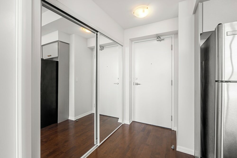 Фото Апарт-отель Globalstay Burano Condos in Downtown Toronto