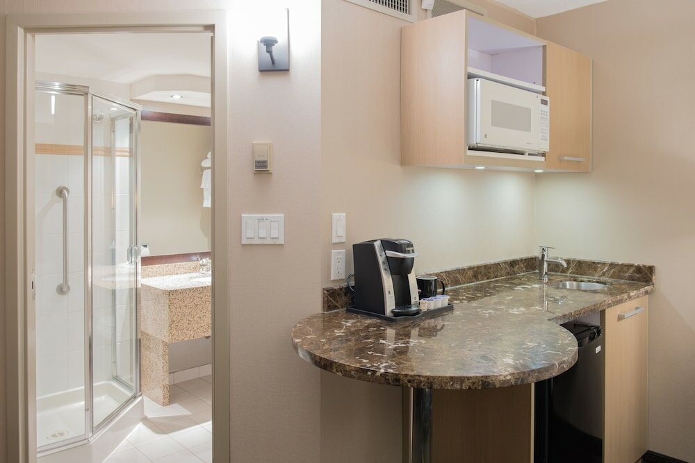 Фото Holiday Inn Hotel & Suites Vancouver Downtown, an Ihg Hotel