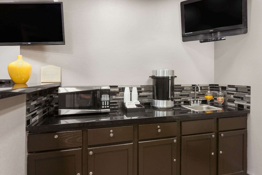 Фото Studio 6 Suites San Ysidro, Ca -San Diego South Bay