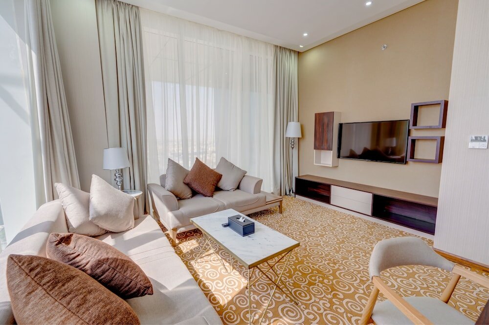 Фото Crown Rose Hotel