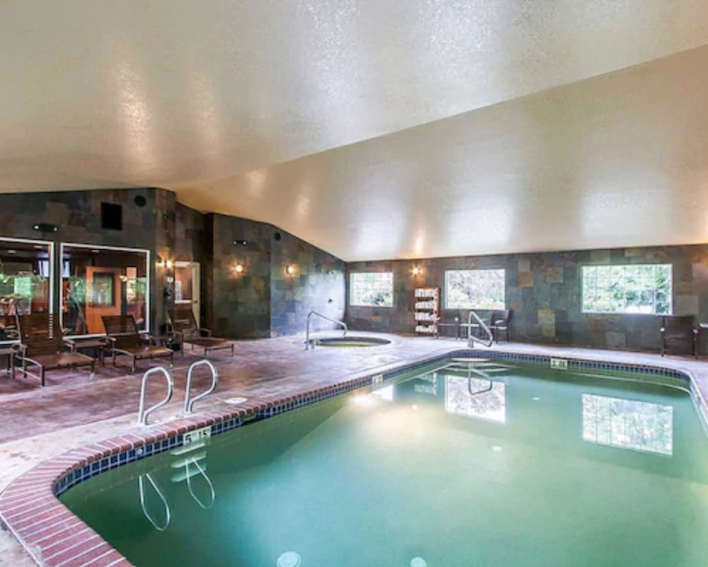 Фото Comfort Inn & Suites Tualatin - Lake Oswego South