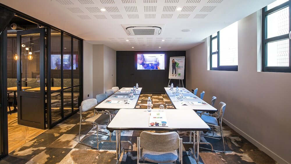 Фото Ibis Styles Laval Centre Gare